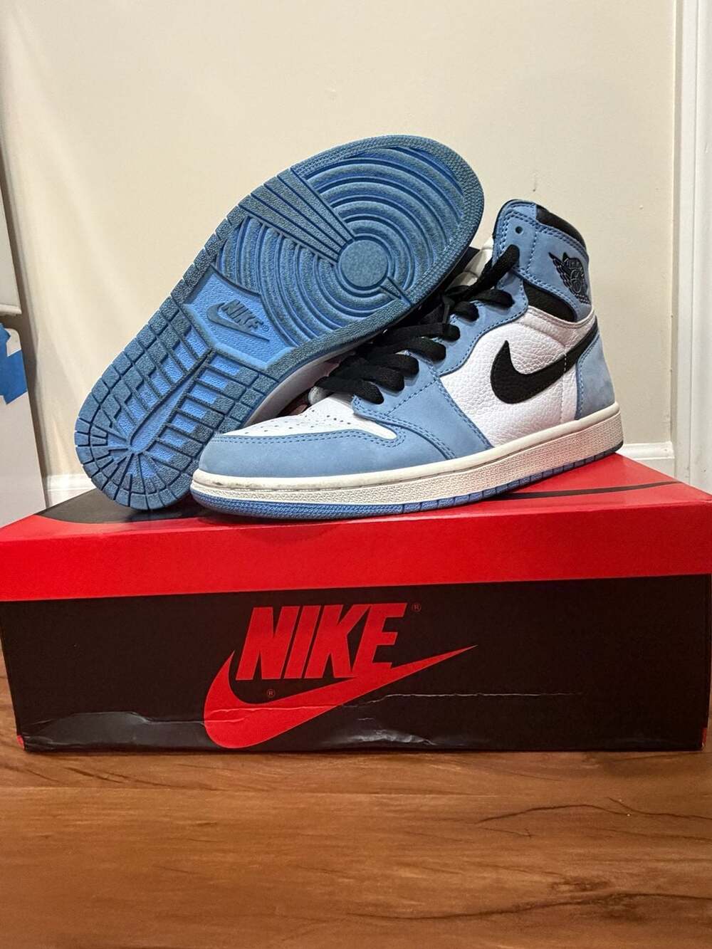 Nike Air Jordan 1 Retro High OG University Blue Size 9